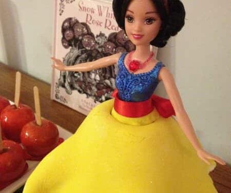 Snow White Theme Cake